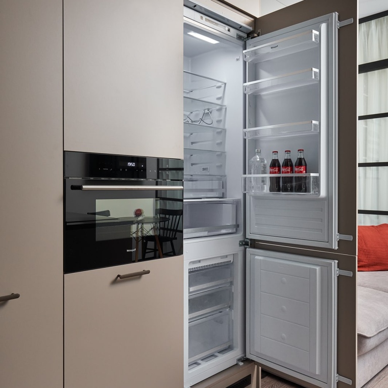 Встроенный холодильник, преимущества и недостатки